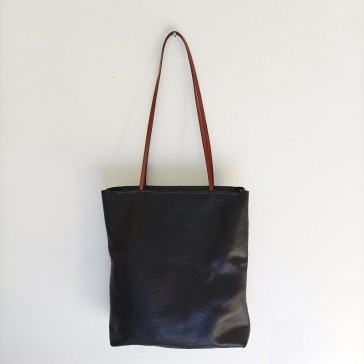 Tote bag en cuir façon écaille noir made in France par Bandit Manchot