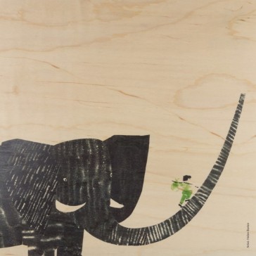 Poster carré en bois d'érable avec un petit garçon sur une trompe d'éléphant par Woodhi