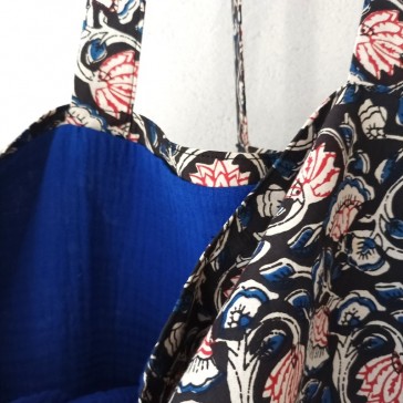 Détail du sac cabas réversible "Indienne & gaze bleu klein" par Maison Pouic