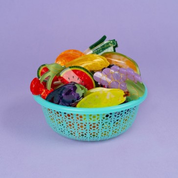 Collection de pinces à cheveux en forme de fruits et légumes "Veggie kitsch" par Coucou Suzette