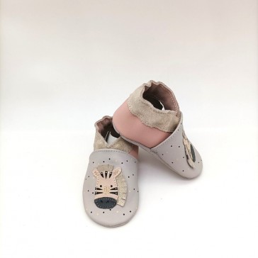 Chaussons souples en cuir gris pour bébé à motif de zèbre de la marque Robeez