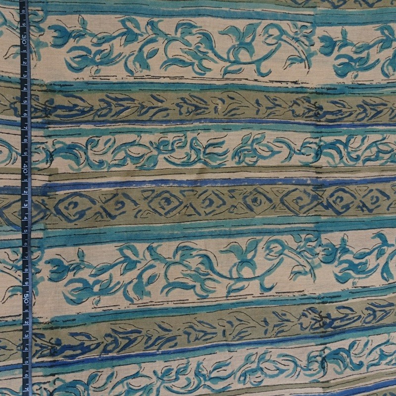 Voile de coton indien représentant des frises de motifs floraux et géométriques kaki, bleus et beiges