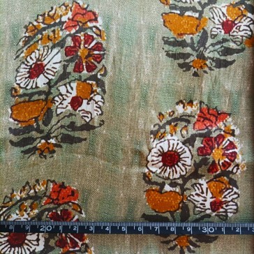 Tissu indien "Modal à fleurs blanches et marron sur fond kaki clair" à la coupe par Maison Pouic
