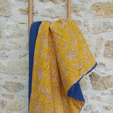 Plaid bleu et jaune réalisé avec la box de couture Maison Pouic