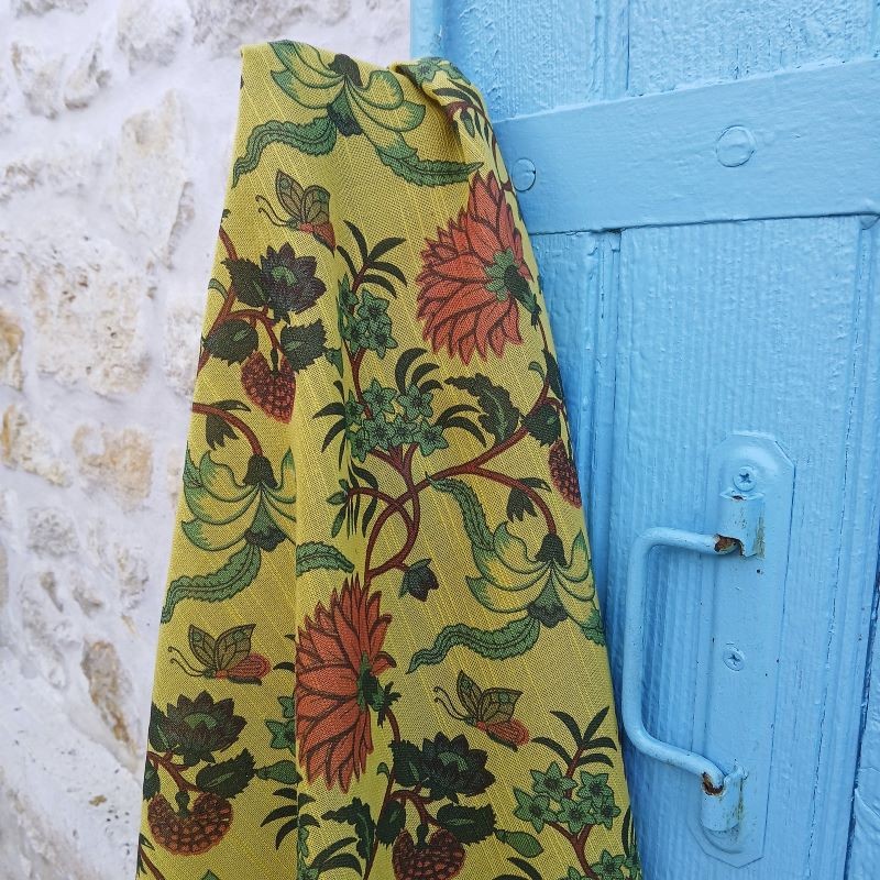 Coton khadi à fleurs sur fond jaune par Maison Pouic