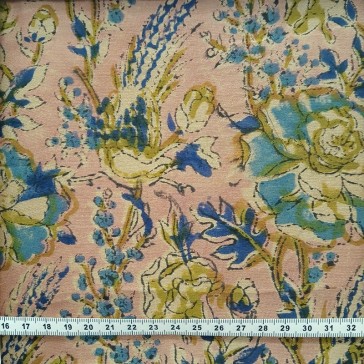 Tissu indien en coton et soie à motifs d'oiseaux et fleurs sur fond rose