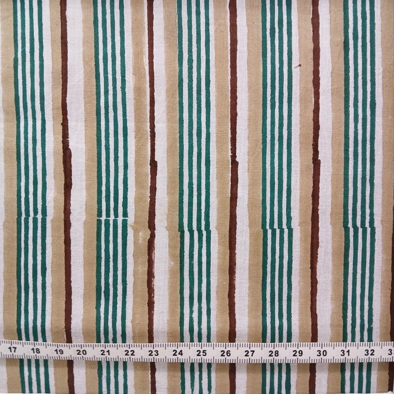 Tissu indien imprimé à la main rayé beige, vert et blanc de chez Maison Pouic