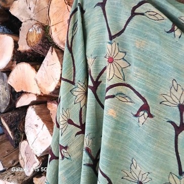 Tissu khadi indien à fleurs jaunes branches marron sur fond vert