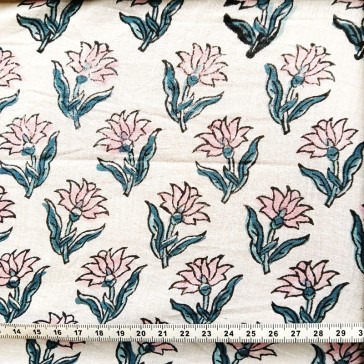 Indienne à fond blanc avec petites fleurs vertes et roses