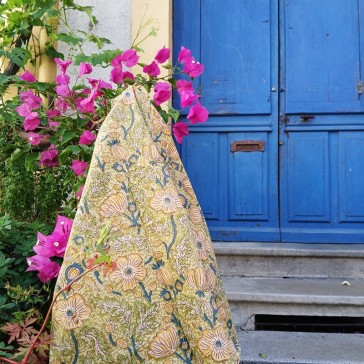 Indiennes à fleurs jaunes sur fond vert