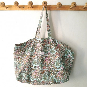 cabas motif papillons et palmiers sur fond bleu ciel par Maison Pouic