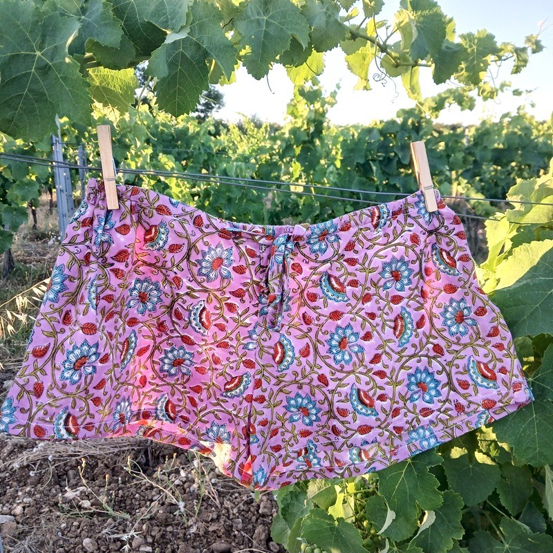 Short mauve en indienne à petites fleurs par Maison Pouic Short mauve en indienne à petites fleurs par Maison Pouic