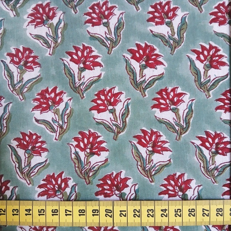 coton indien fond vert amande petites fleurs rouges coton indien fond vert amande petites fleurs rouges