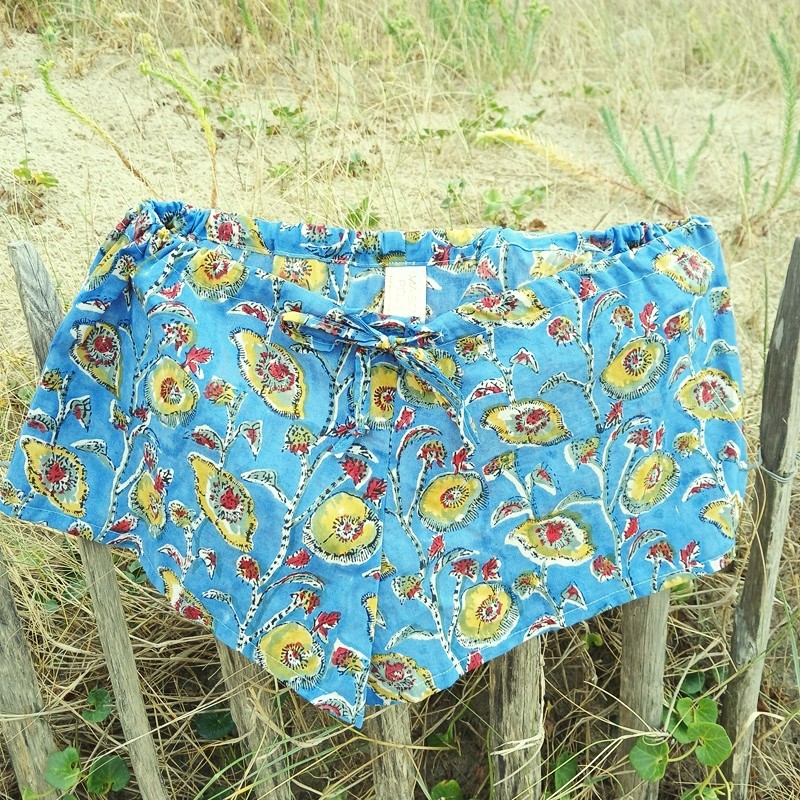 Short en indienne fleurie jaune sur fond bleu par Maison Pouic Short en indienne fleurie jaune sur fond bleu par Maison Pouic