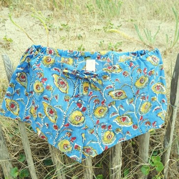 Short en indienne fleurie jaune sur fond bleu par Maison Pouic