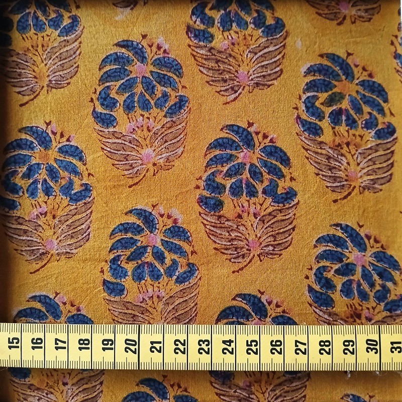 indienne fond havane petits motifs bleu marine indienne fond havane petits motifs bleu marine