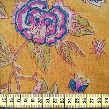 indienne fond ocre grandes fleurs bleues et rose