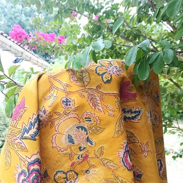 Indienne fleurie avec fond jaune moutarde vendue la coupe