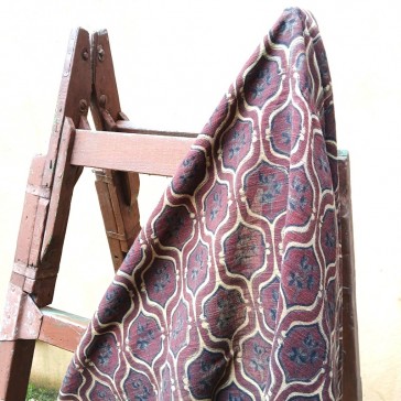 Coton khadi indien à arabesques beiges et petites fleurs à l'intérieur