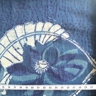 Coton indien à motifs de nénuphars sur fond indigo