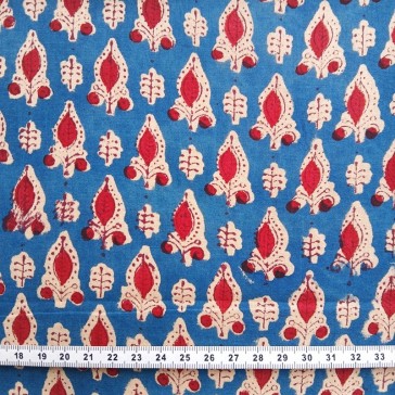 indiennes fond bleu fleurs stylisées rouges et écrues