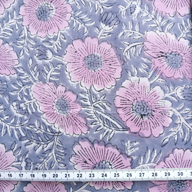 Indienne fond gris fleurs mauve. Indienne fond gris fleurs mauve.