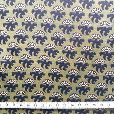 Modal à fond kaki et petites fleurs noires et écrues vendu à la coupe par Maison Pouic