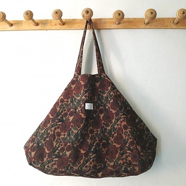 Cabas réversible façon ikat et fleurs marrons par Maison pouic.