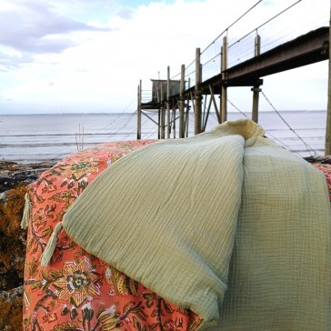 Kit de couture pour plaid en tissu indien fleuri corail et vert d'eau.