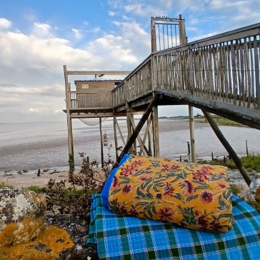 Box de couture pour plaid en indienne fleuri jaune et bleu double gaze bleu indigo