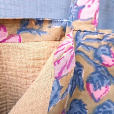 Kit diy pour cabas Maison Pouic en indienne fleurie rose et grise sur fond camel et double gaze beige