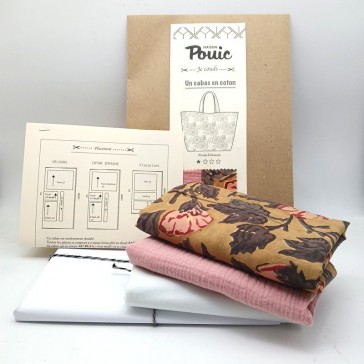 Kit de couture pour grand cabas en indienne fleurs roses feuilles brises fond camel double gaze rose.