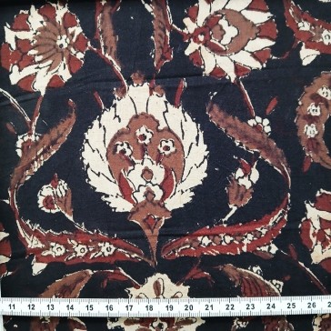 Tissu indien BL-321 en voile de coton noir à fleurs beiges et rouille vendu à la coupe par Maison Pouic