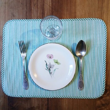 Set de table en coton indien matelassé et réversible, fleuri d'un côté, rayé de l'autre