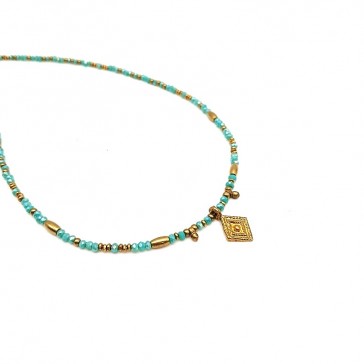 Collier en perles laiton et bleues avec pendentif en forme de losange