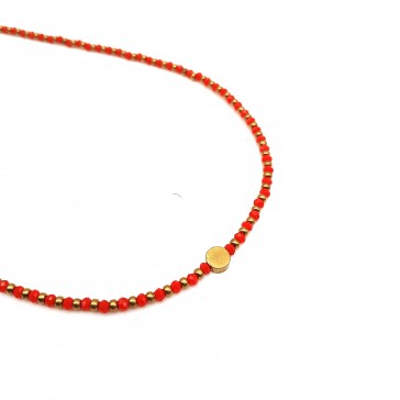 Coller réglable en perles rouges et laiton  avec disque au centre