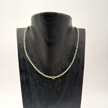 Collier indien en perles bleues et de laiton avec disque au centre