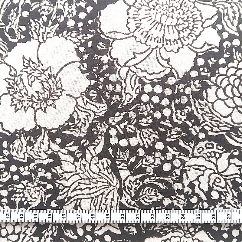 Coton indien fleurs blanches fond noir.