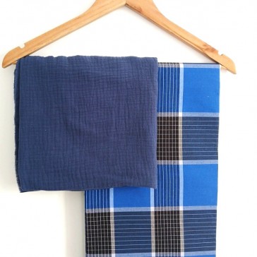 Lungi à carreaux bleus et marron et double gaze indigo