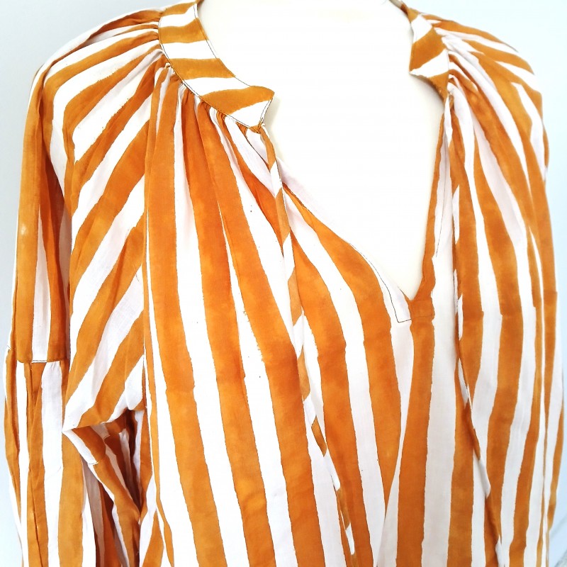 Tunique rayée moutarde imprimée à la main en coton indien très fin.