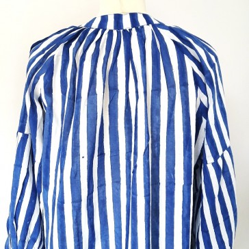 Top à rayures bleues en voile de coton indien par Maison Pouic.