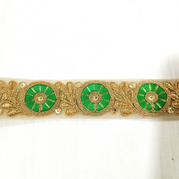 Ruban indien à fleurs vertes et feuilles dorées vendu à la coupe