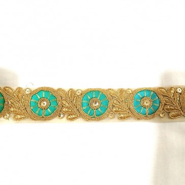 Galon indien à fleurs bleues et feuilles dorées vendu à la coupe