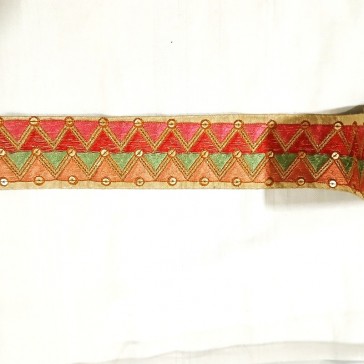 Ruban indien à triangles roses, rouges, verts et or