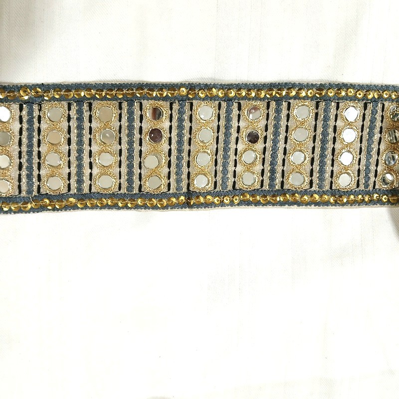 Galon indien gris et or à véritables petits miroirs ronds vendu à la coupe