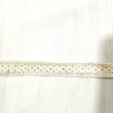 Ruban indien brodé blanc cassé à petits ronds façon miroir