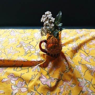 Coton indien fleurs écrues et roses tiges vertes par Maison Pouic.