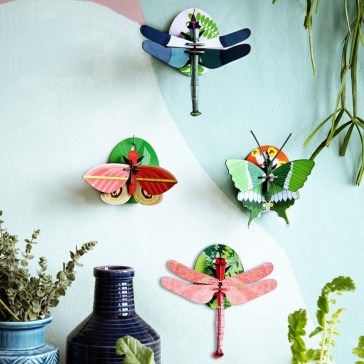 Collection de libellules à assembler en décoration murale par studio ROOF